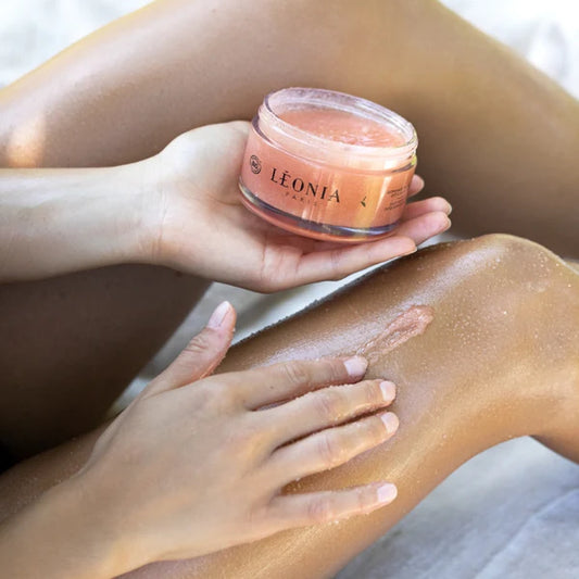 LEONIA MILKY WHITE TEA SCRUB EXFOLIATING & MOISTURIZING | 200ml